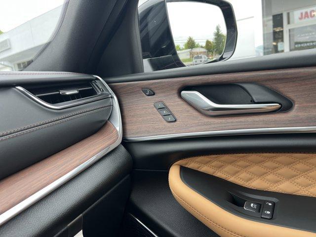 new 2025 Jeep Grand Cherokee car, priced at $62,395