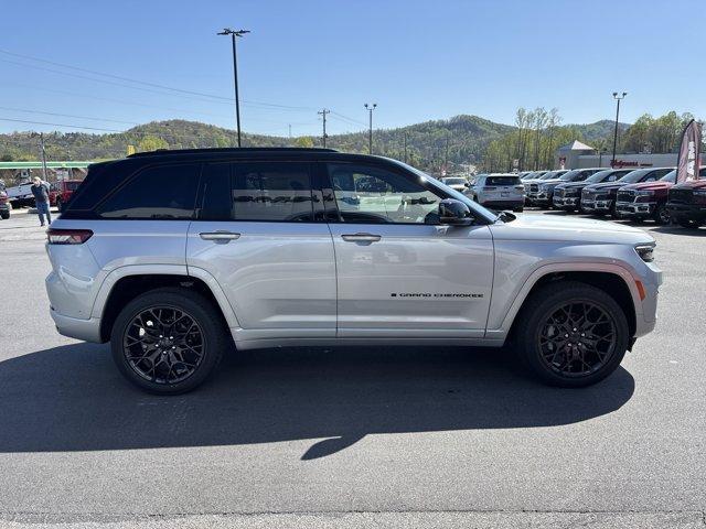 new 2025 Jeep Grand Cherokee car, priced at $62,395