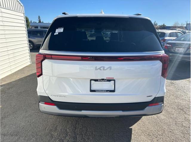 new 2025 Kia Carnival Hybrid car, priced at $45,305