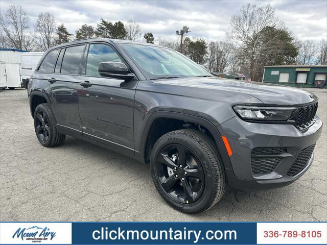 new 2025 Jeep Grand Cherokee car, priced at $43,600