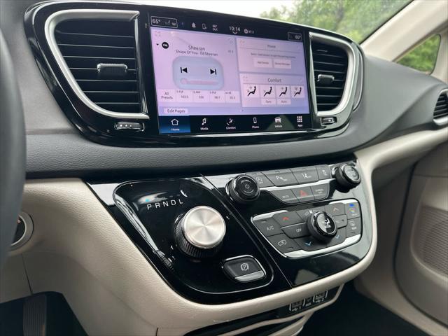 used 2023 Chrysler Pacifica car, priced at $25,999