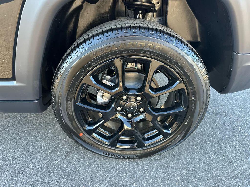 new 2025 Jeep Compass car, priced at $31,995