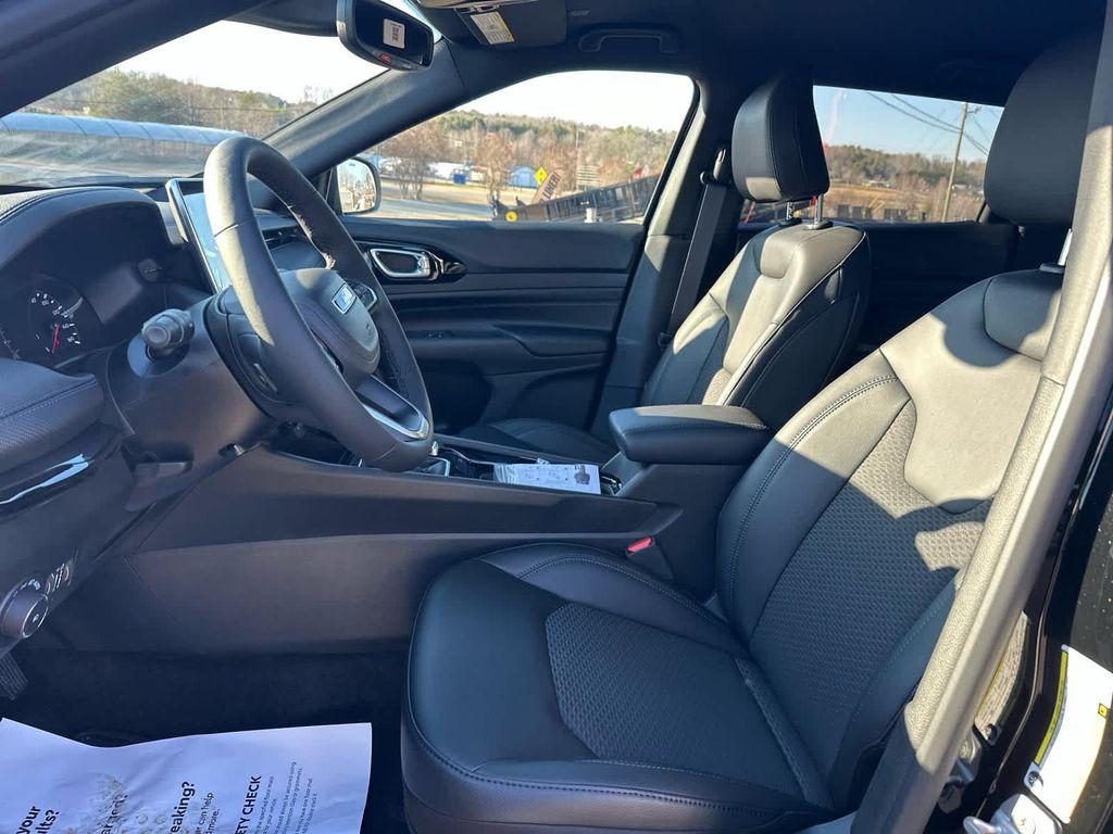 new 2025 Jeep Compass car, priced at $31,995