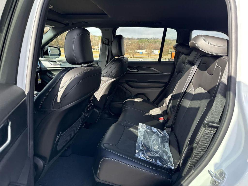 new 2025 Jeep Grand Cherokee car, priced at $45,987