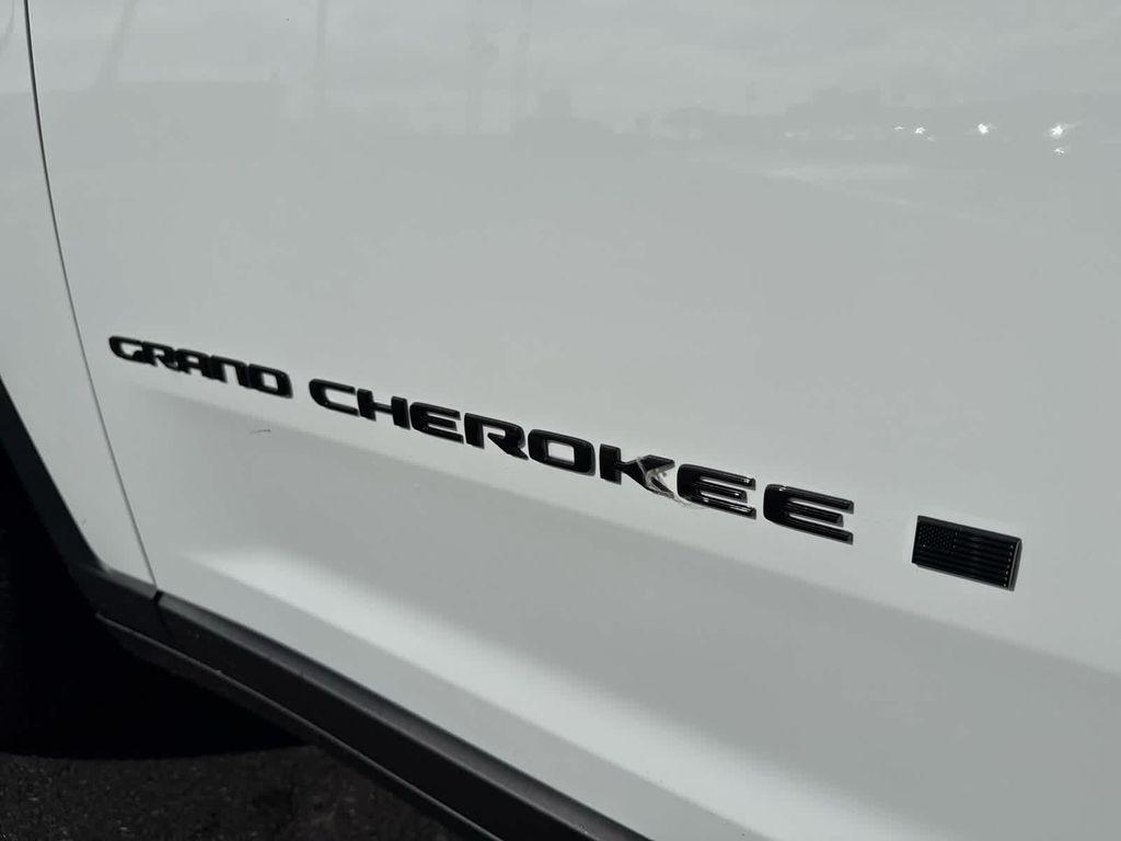 new 2025 Jeep Grand Cherokee car, priced at $45,987