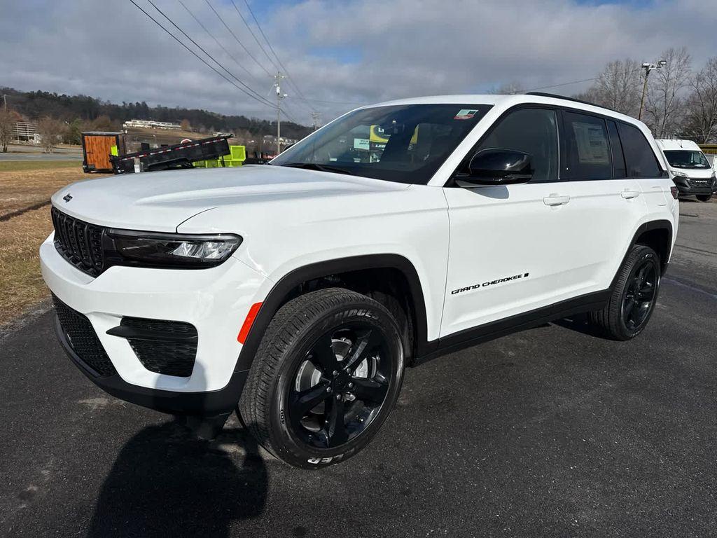 new 2025 Jeep Grand Cherokee car, priced at $45,987