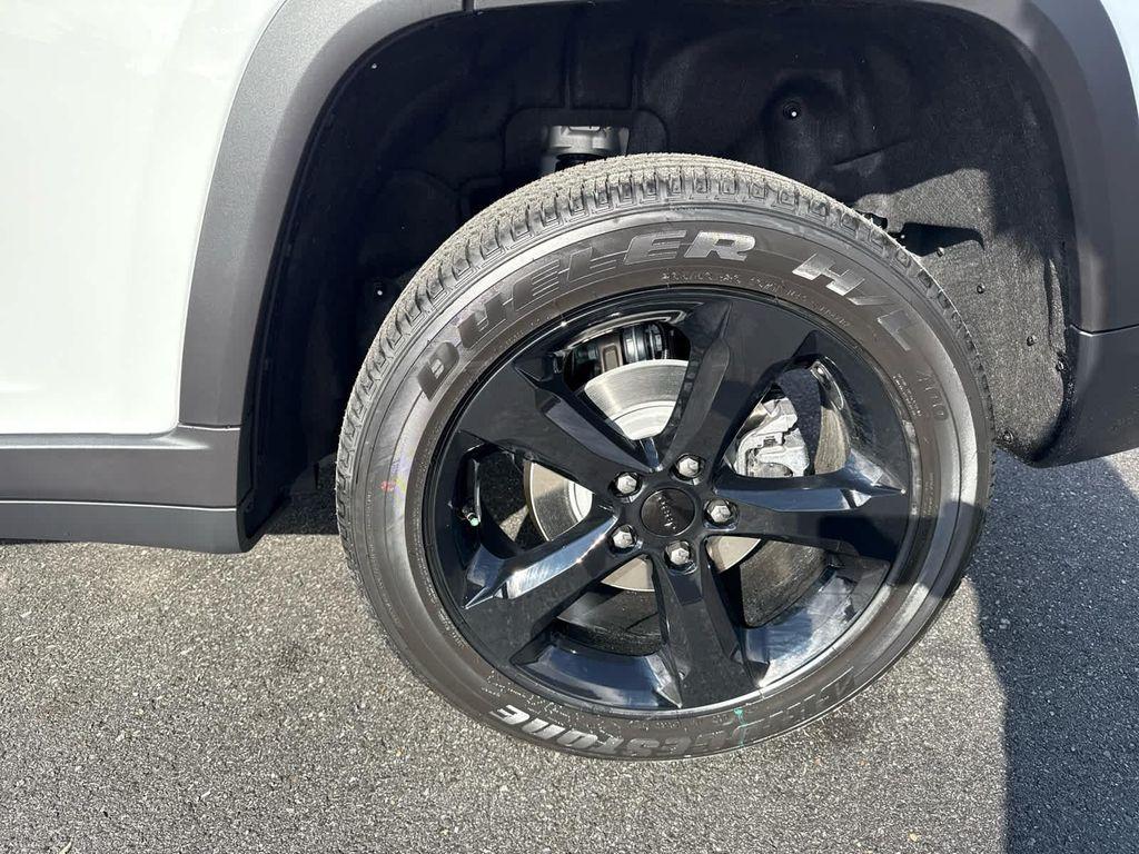 new 2025 Jeep Grand Cherokee car, priced at $45,987