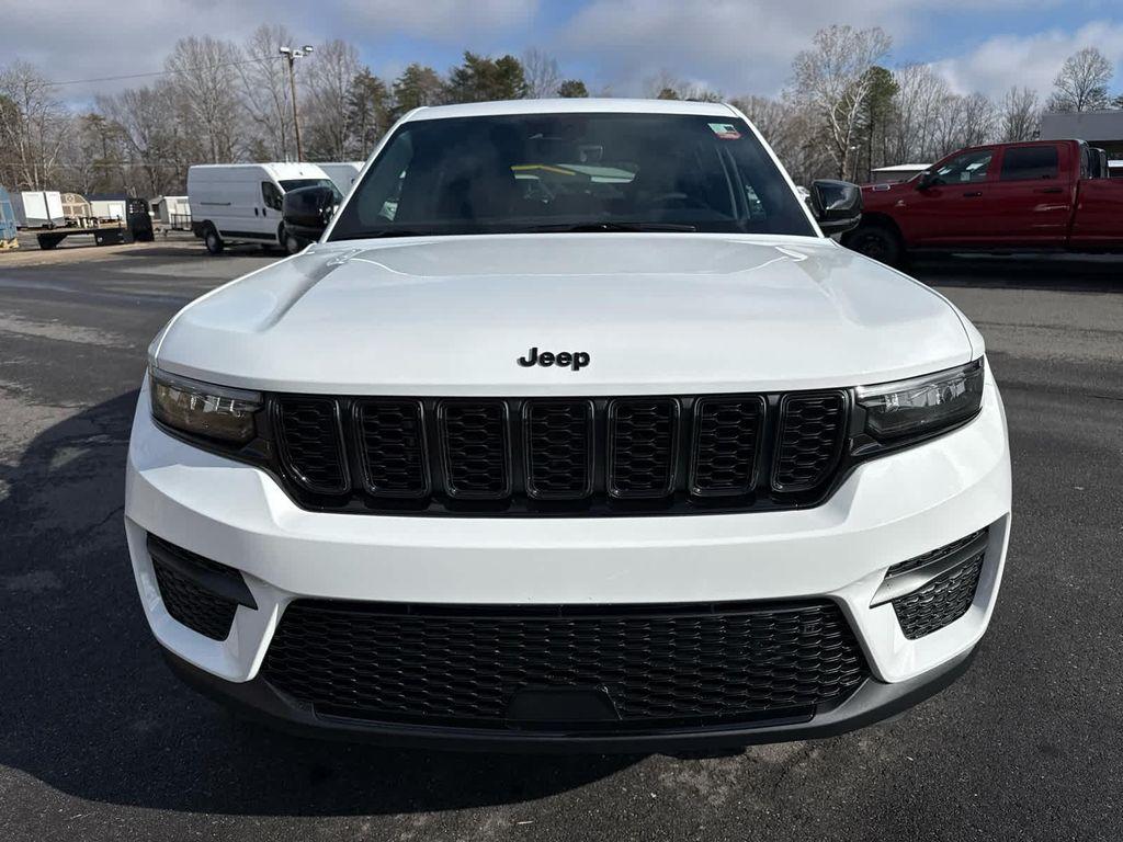 new 2025 Jeep Grand Cherokee car, priced at $45,987