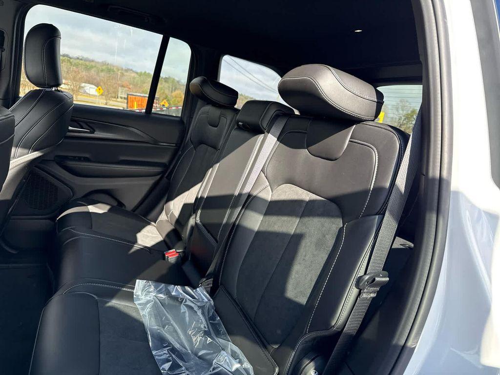 new 2025 Jeep Grand Cherokee car, priced at $45,987