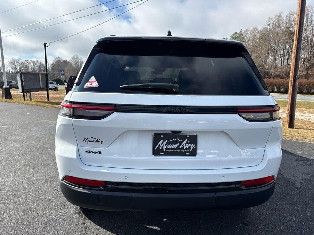 new 2025 Jeep Grand Cherokee car, priced at $45,987