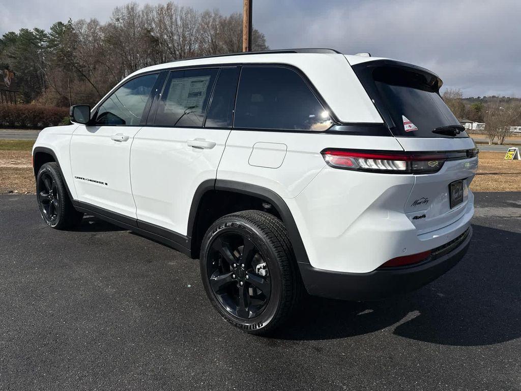 new 2025 Jeep Grand Cherokee car, priced at $45,987