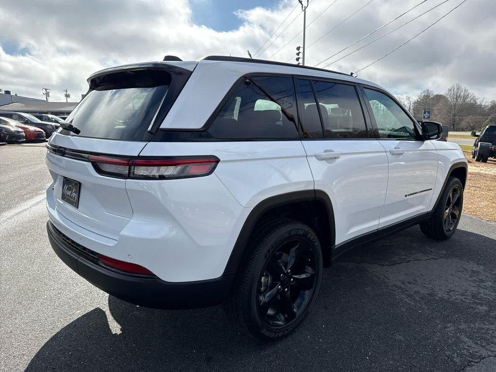 new 2025 Jeep Grand Cherokee car, priced at $45,987