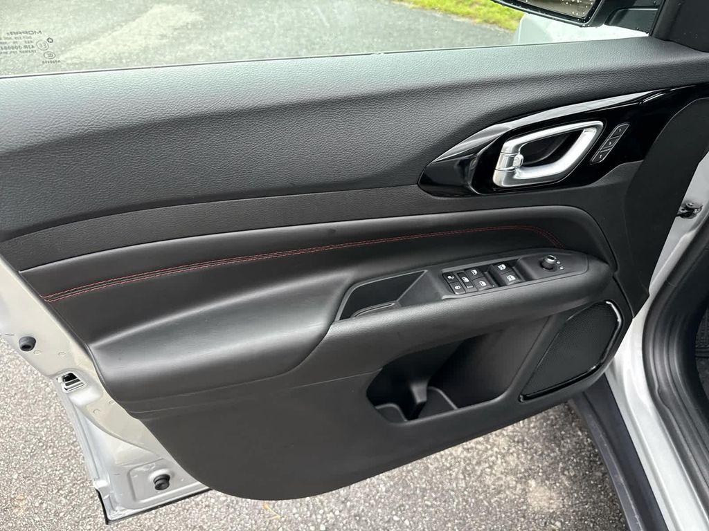 new 2025 Jeep Compass car, priced at $35,987