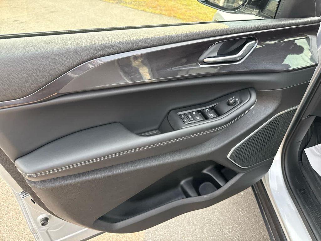 used 2022 Jeep Grand Cherokee L car, priced at $25,597