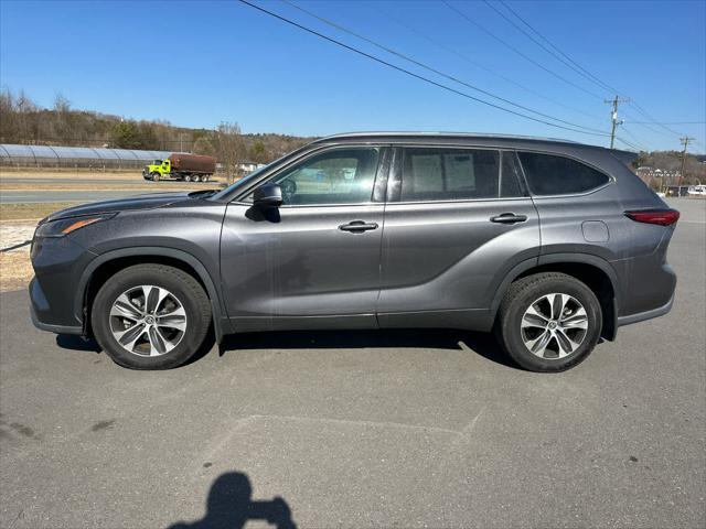 used 2021 Toyota Highlander car, priced at $34,999