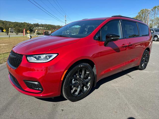 new 2025 Chrysler Pacifica car, priced at $56,540