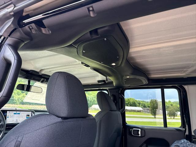 new 2025 Jeep Wrangler car, priced at $45,456