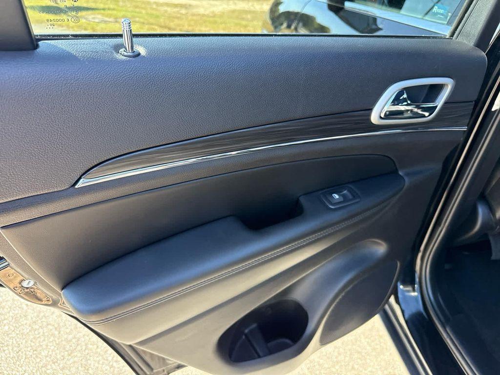 used 2021 Jeep Grand Cherokee car, priced at $23,597