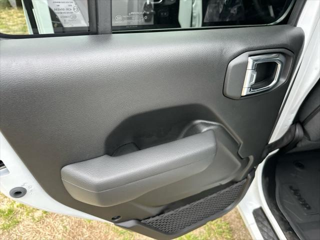 new 2025 Jeep Gladiator car, priced at $50,425