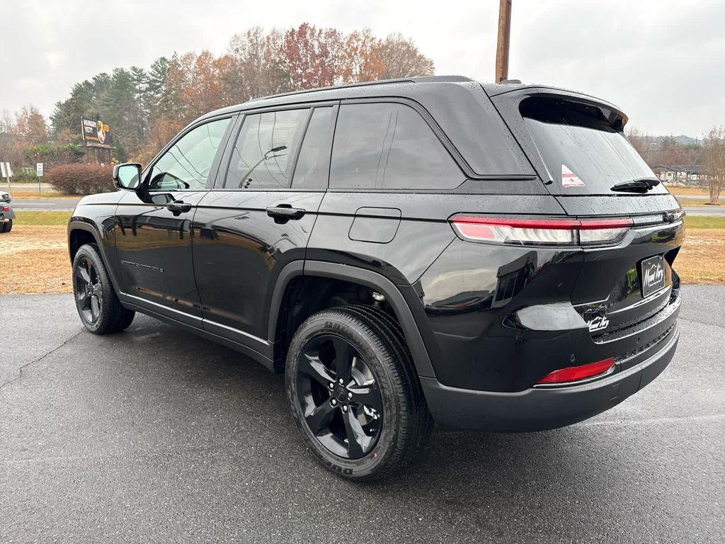 new 2025 Jeep Grand Cherokee car, priced at $45,797