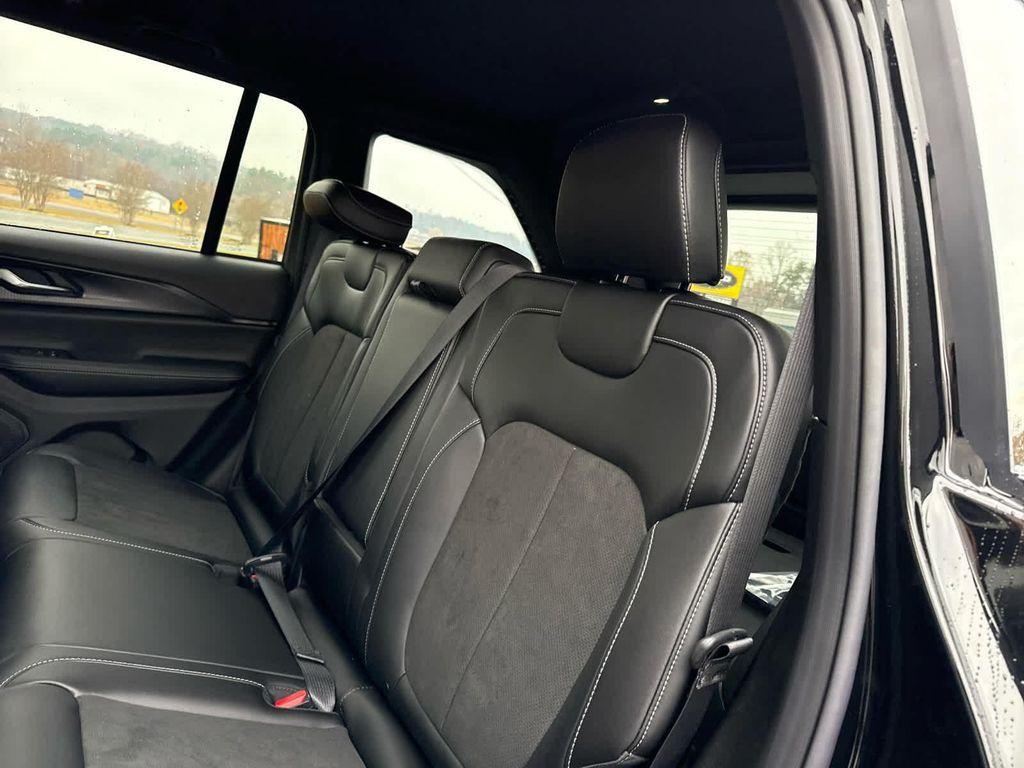 new 2025 Jeep Grand Cherokee car, priced at $45,797