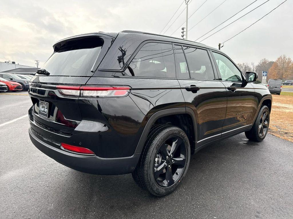 new 2025 Jeep Grand Cherokee car, priced at $45,797