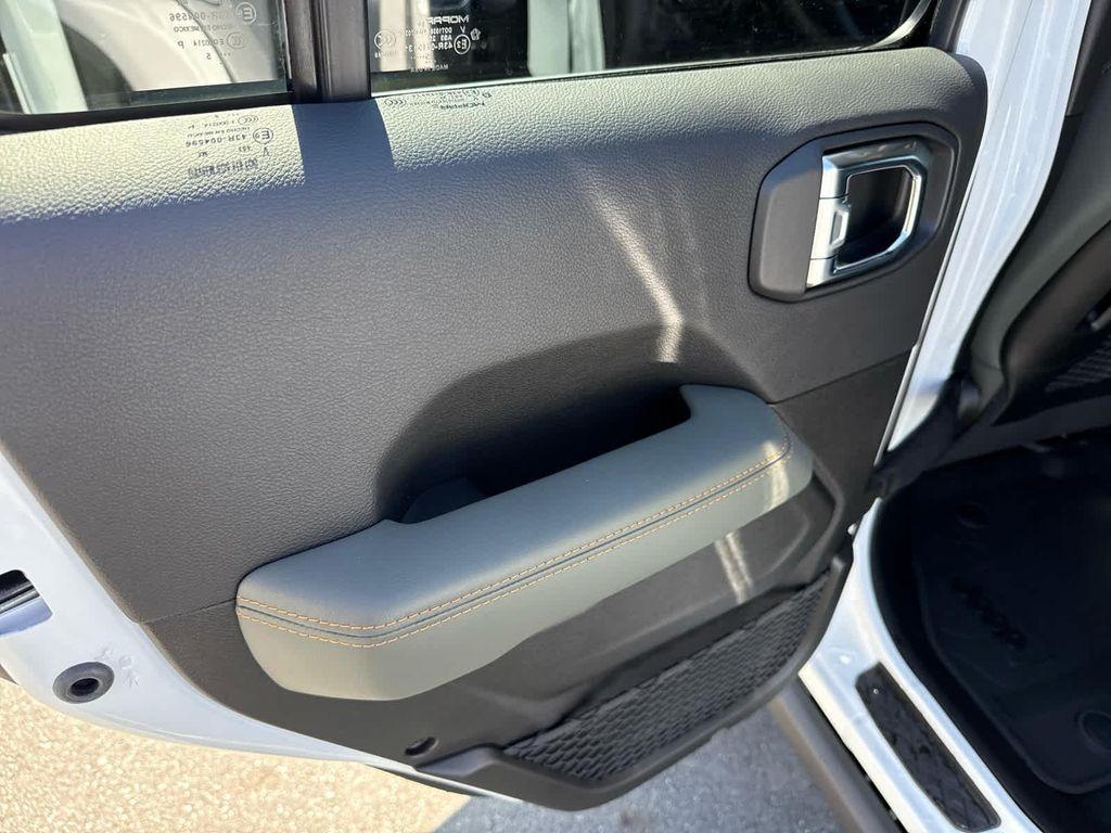 new 2025 Jeep Gladiator car, priced at $60,397