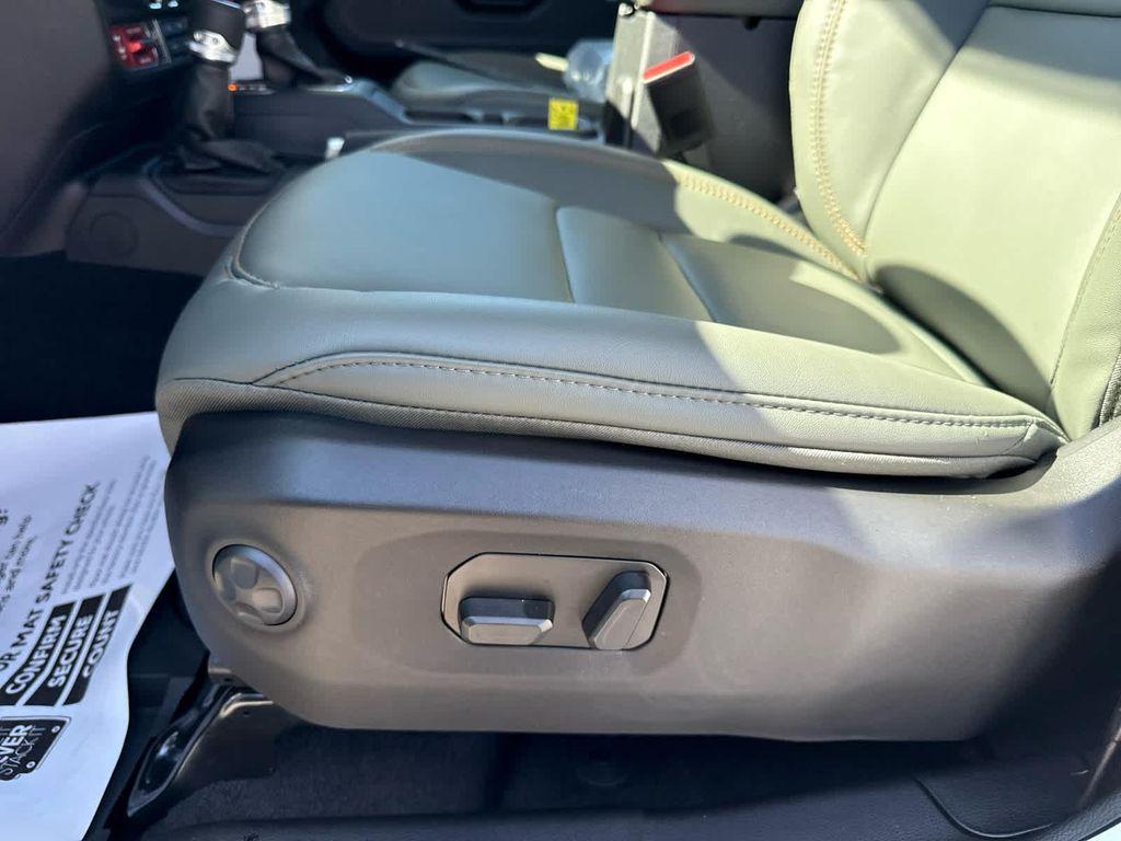 new 2025 Jeep Gladiator car, priced at $60,397