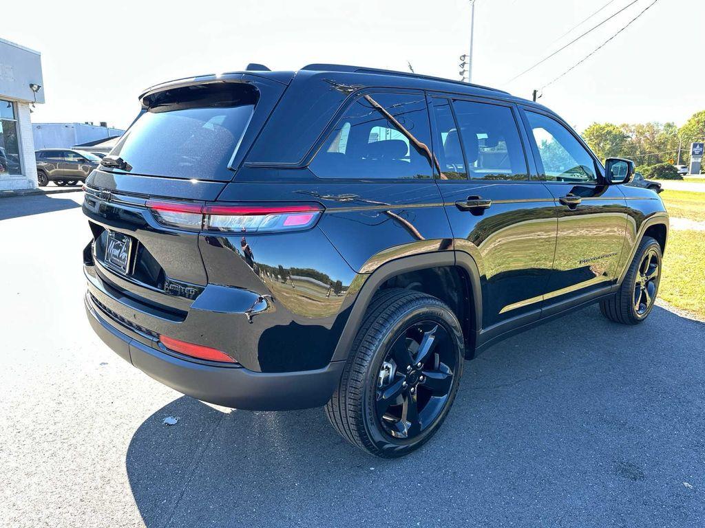 new 2025 Jeep Grand Cherokee car, priced at $49,987