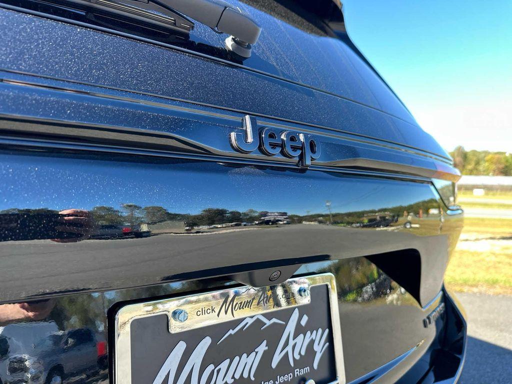 new 2025 Jeep Grand Cherokee car, priced at $49,987
