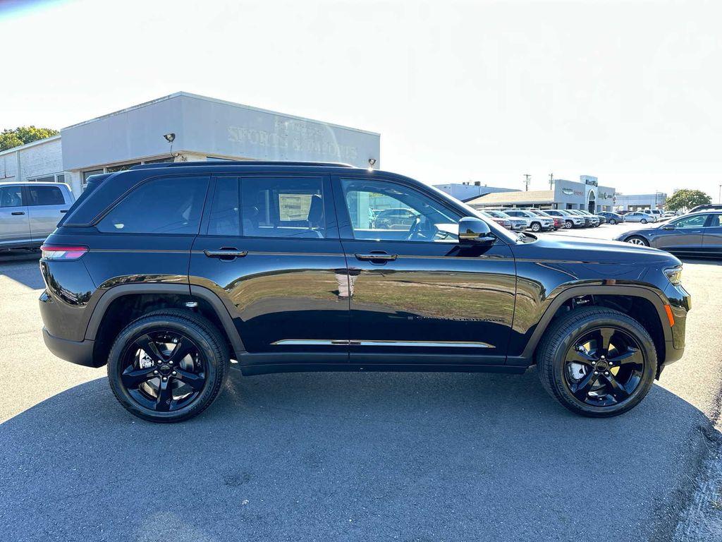 new 2025 Jeep Grand Cherokee car, priced at $49,987