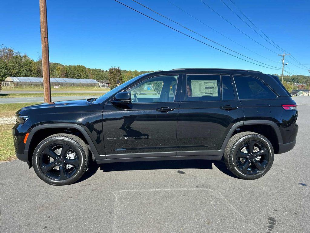 new 2025 Jeep Grand Cherokee car, priced at $49,987