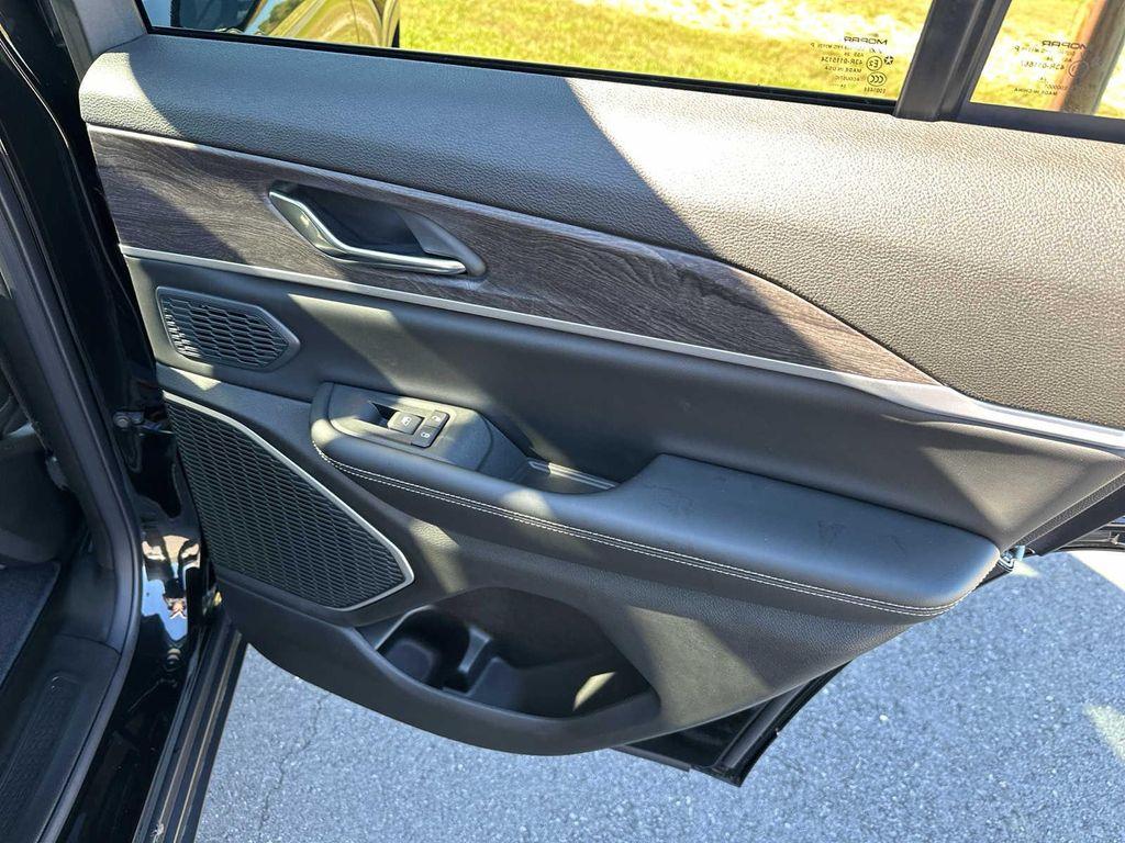 new 2025 Jeep Grand Cherokee car, priced at $49,987
