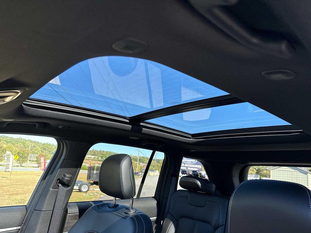 new 2025 Jeep Grand Cherokee car, priced at $49,987