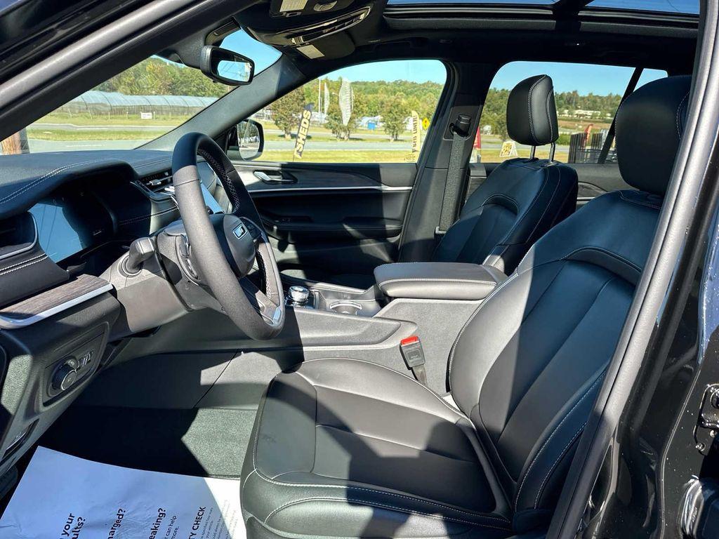 new 2025 Jeep Grand Cherokee car, priced at $49,987