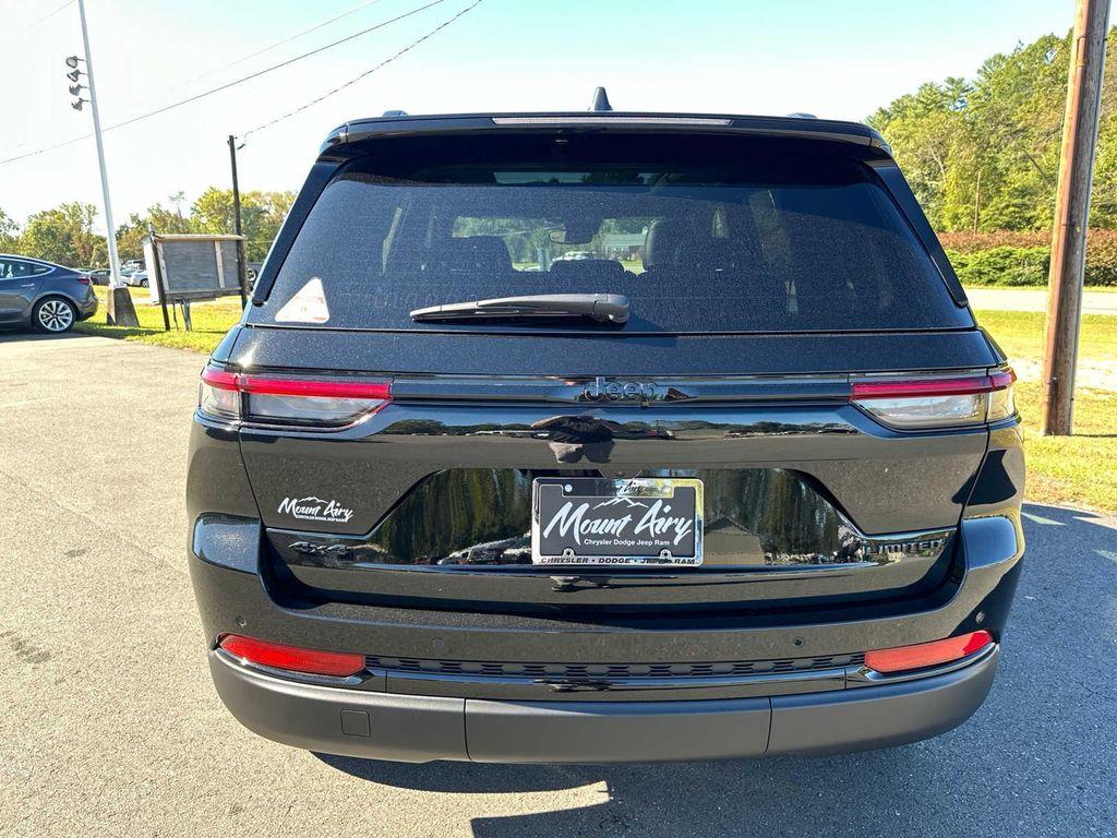 new 2025 Jeep Grand Cherokee car, priced at $49,987