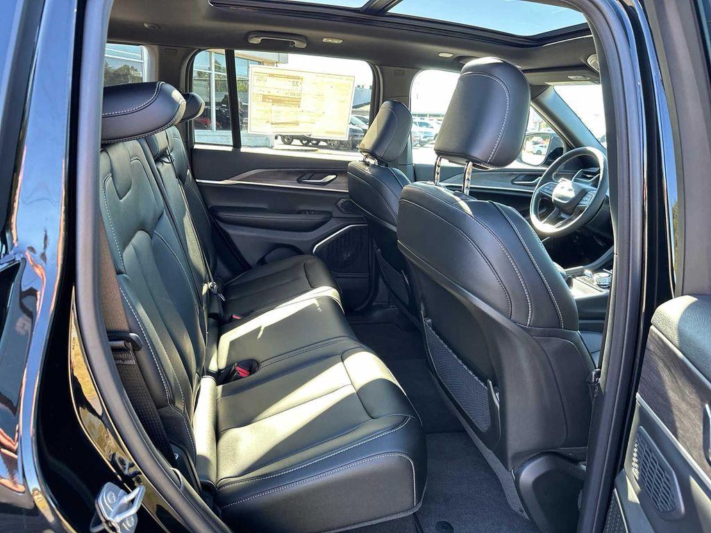 new 2025 Jeep Grand Cherokee car, priced at $49,987