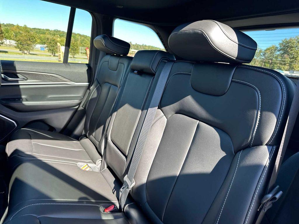 new 2025 Jeep Grand Cherokee car, priced at $49,987