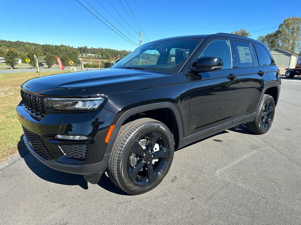new 2025 Jeep Grand Cherokee car, priced at $49,987