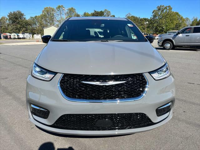 new 2025 Chrysler Pacifica car, priced at $49,557