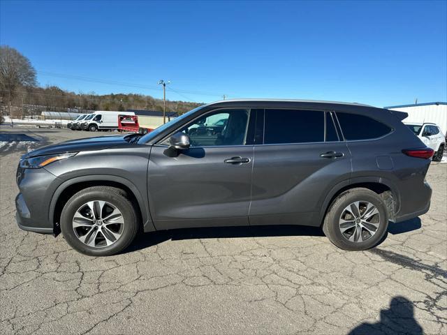 used 2022 Toyota Highlander Hybrid car, priced at $35,597