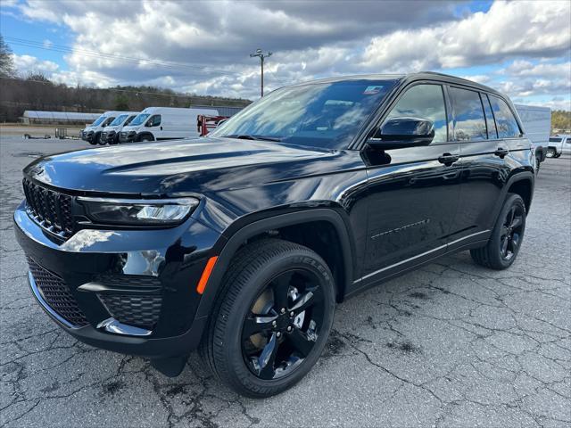 new 2025 Jeep Grand Cherokee car, priced at $44,387