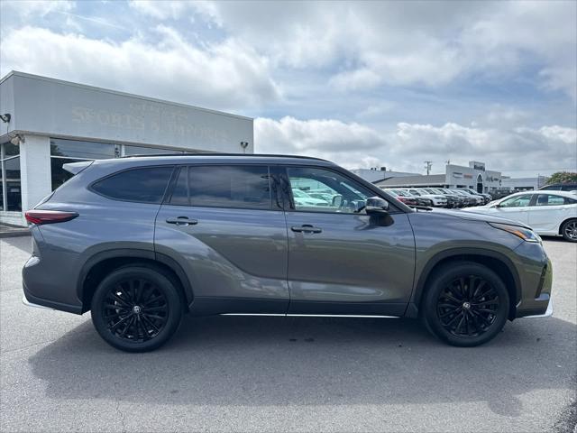used 2024 Toyota Highlander car, priced at $42,997