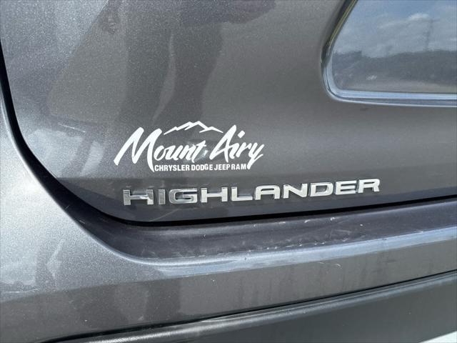 used 2024 Toyota Highlander car, priced at $42,997