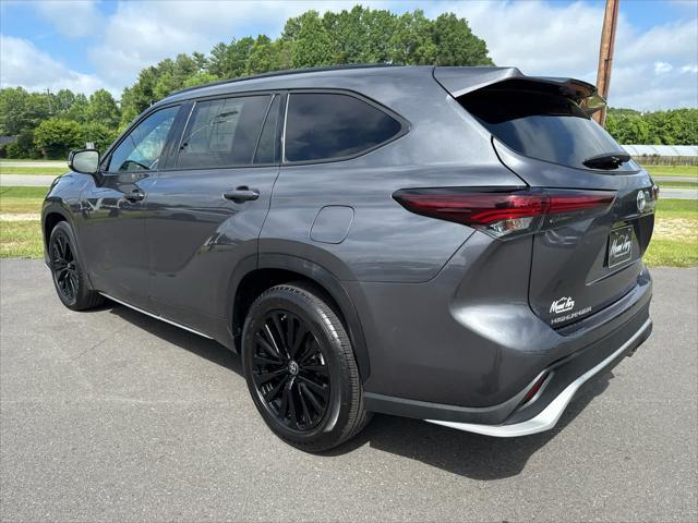 used 2024 Toyota Highlander car, priced at $42,997