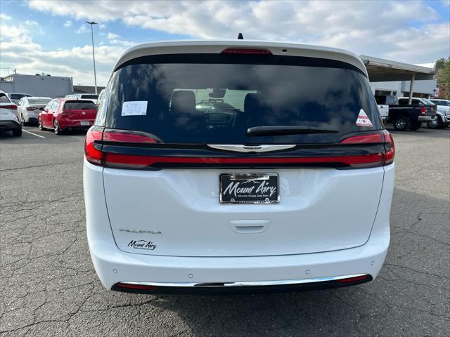 new 2025 Chrysler Pacifica car, priced at $44,679