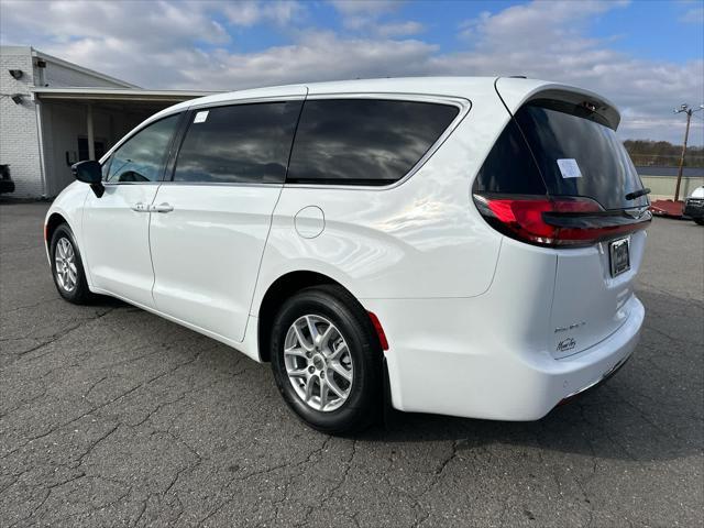 new 2025 Chrysler Pacifica car, priced at $45,095