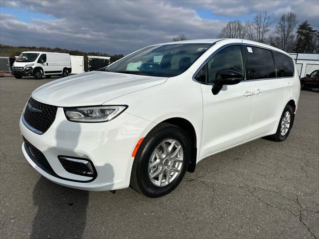 new 2025 Chrysler Pacifica car, priced at $45,095