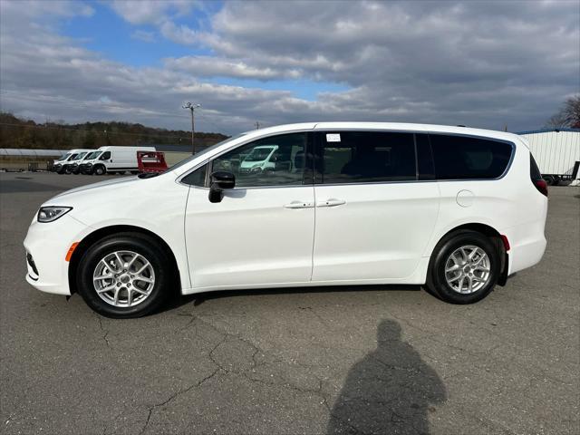 new 2025 Chrysler Pacifica car, priced at $45,095