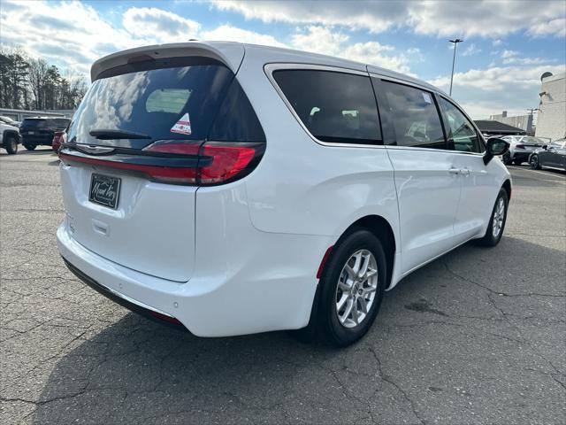 new 2025 Chrysler Pacifica car, priced at $44,679